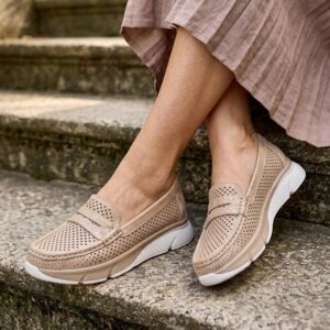 Bež zlatne ženske mokasine rupičaste C362