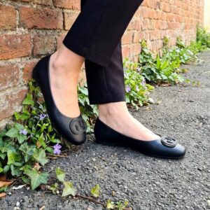 crne ženske baletanke sa snalom