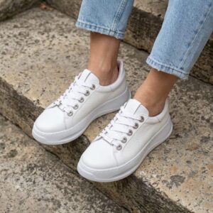 bele ženske kožne patike