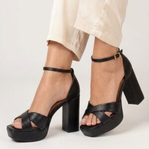 crne ženske sandale na visoku blok petu