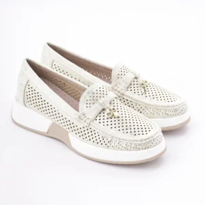 Srebrne ženske mokasine rupičaste sa priveskom C361