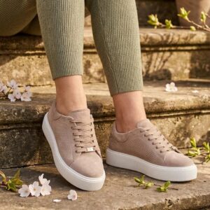 bež ženske kožne patike sa belim djonom