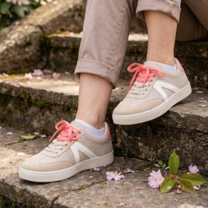 bež ženske patike sa narandžastim pertlama