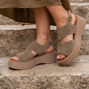 maslinaste ženske sandale na platformu