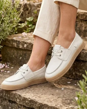 Bele kožne ženske mokasine Tamaris 23615-45