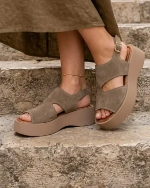 Maslinaste ženske sandale na punu petu LS282645