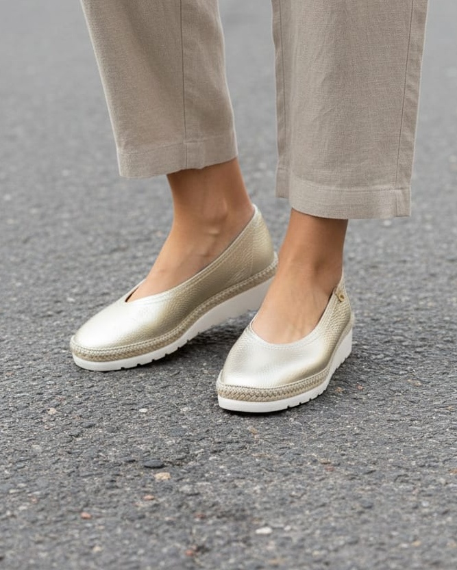 Zlatne ženske kožne espadrile ortoped peta Tati Metal Oro