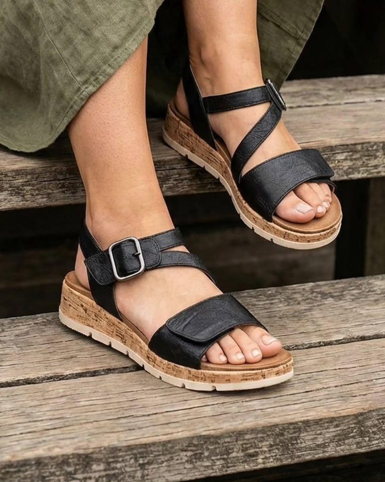 Crne ženske sandale na malu platformu LS062663